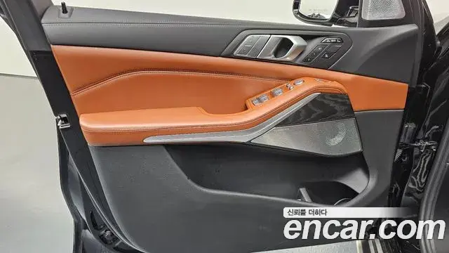 BMW X7 2021 — Photo 12/39