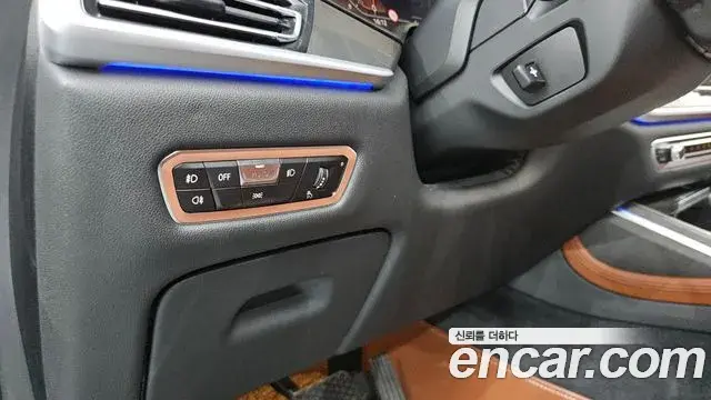 BMW X7 2021 — Photo 28/39