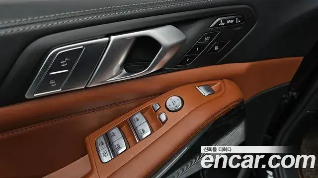 BMW X7 2021 — Photo 22/39