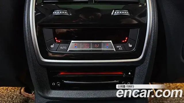 BMW X7 2021 — Photo 13/39