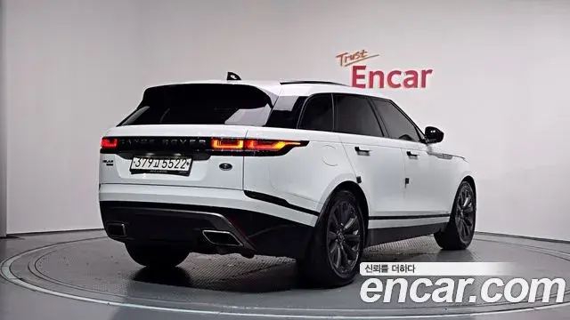 Land Rover Range Rover Velar 2018 — ფოტო 8/35