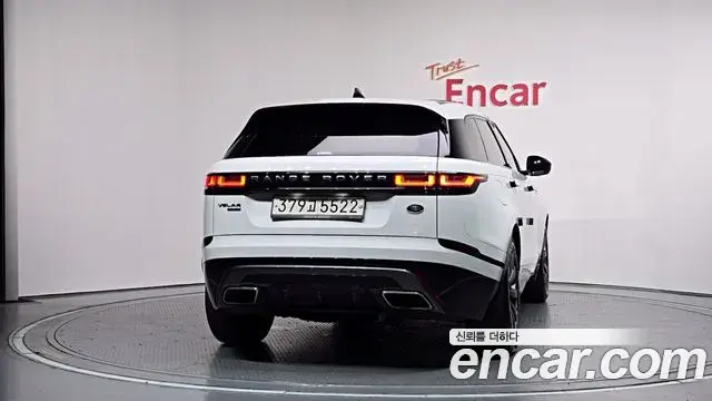 Land Rover Range Rover Velar 2018 — ფოტო 26/35