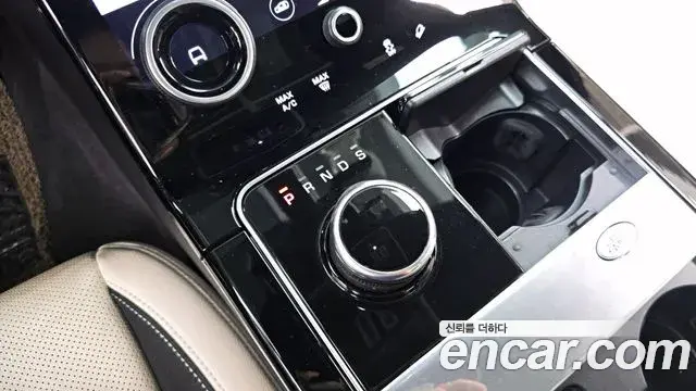Land Rover Range Rover Velar 2018 — ფოტო 35/35