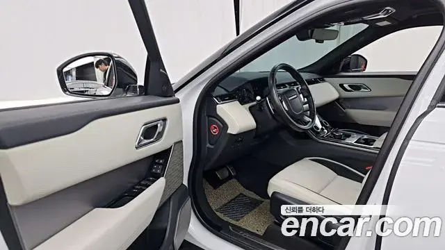Land Rover Range Rover Velar 2018 — ფოტო 31/35