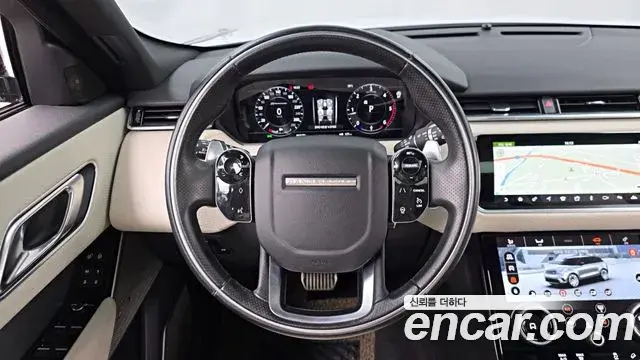 Land Rover Range Rover Velar 2018 — ფოტო 33/35