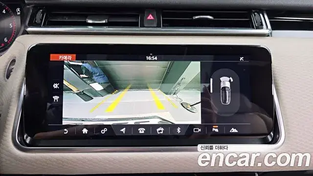 Land Rover Range Rover Velar 2018 — ფოტო 15/35