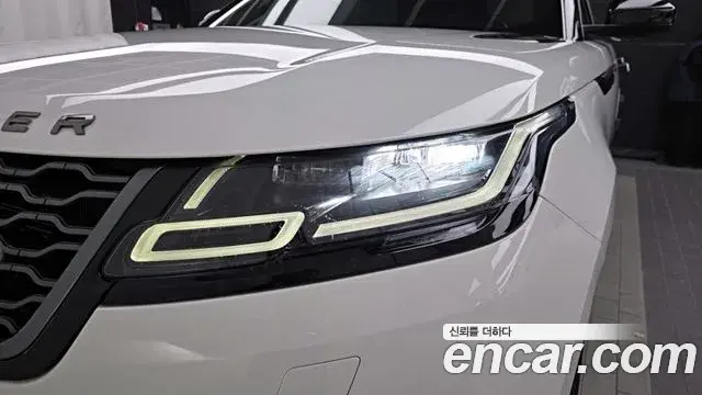 Land Rover Range Rover Velar 2018 — ფოტო 2/35