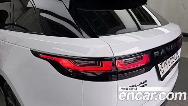 Land Rover Range Rover Velar 2018 — ფოტო 34/35