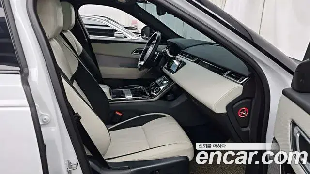 Land Rover Range Rover Velar 2018 — ფოტო 29/35