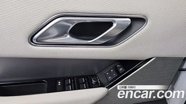 Land Rover Range Rover Velar 2018 — ფოტო 32/35