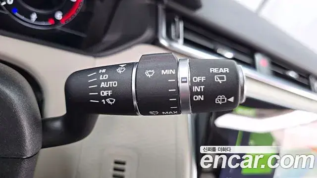 Land Rover Range Rover Velar 2018 — ფოტო 10/35