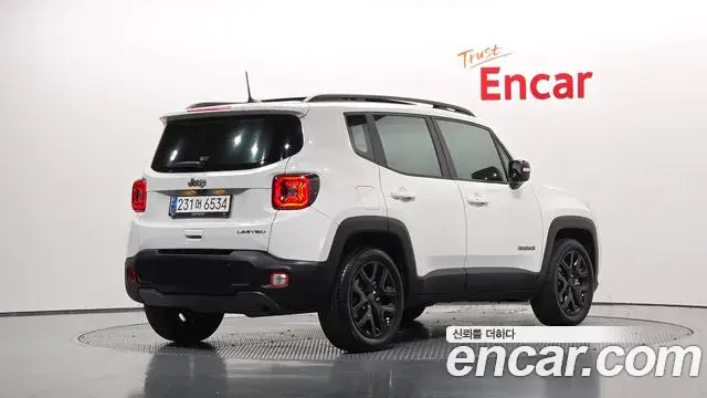 Jeep Renegade 2023 — ფოტო 14/33