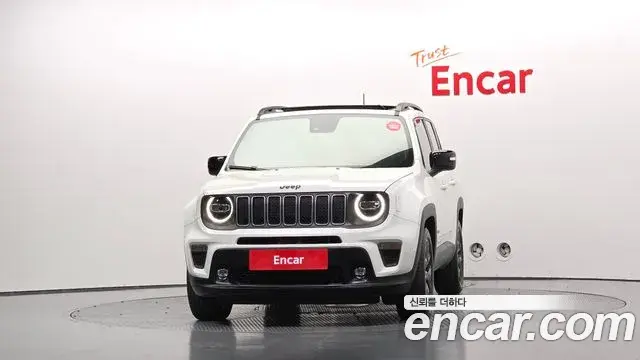 Jeep Renegade 2023 — ფოტო 18/33