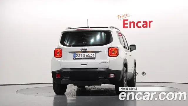 Jeep Renegade 2023 — ფოტო 10/33