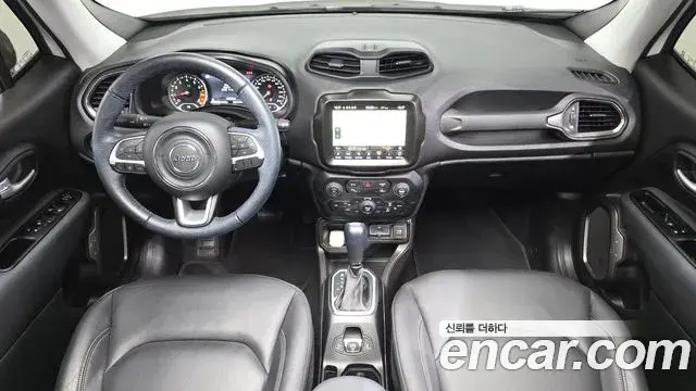 Jeep Renegade 2023 — ფოტო 22/33