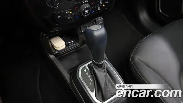 Jeep Renegade 2023 — ფოტო 27/33