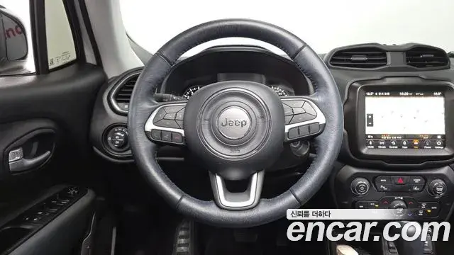 Jeep Renegade 2023 — ფოტო 17/33