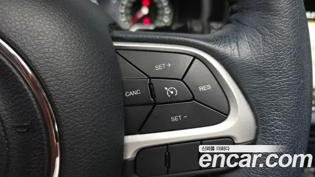 Jeep Renegade 2023 — ფოტო 15/33