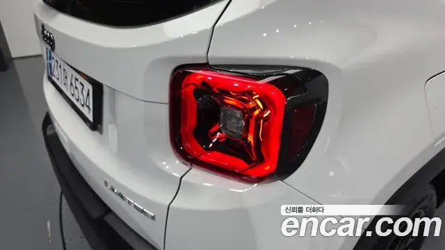 Jeep Renegade 2023 — ფოტო 12/33