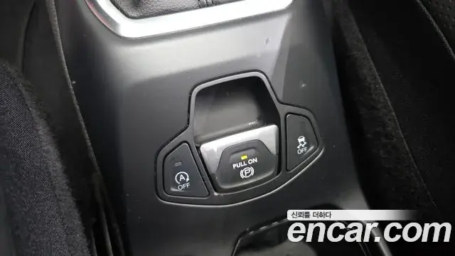 Jeep Renegade 2023 — ფოტო 1/33