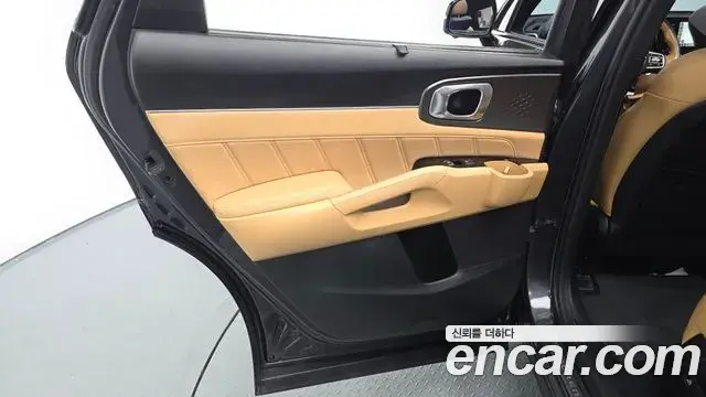 Kia Sorento 2022 — Photo 20/31