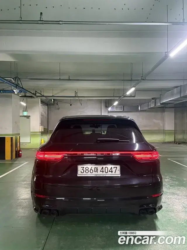 Porsche Cayenne 2019 — Photo 2/18