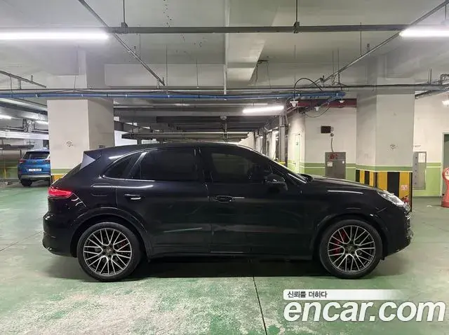 Porsche Cayenne 2019 — Photo 9/18