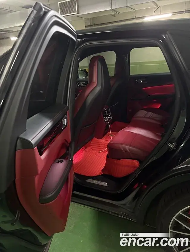 Porsche Cayenne 2019 — Photo 17/18