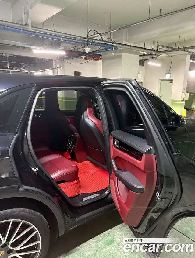 Porsche Cayenne 2019 — Photo 13/18