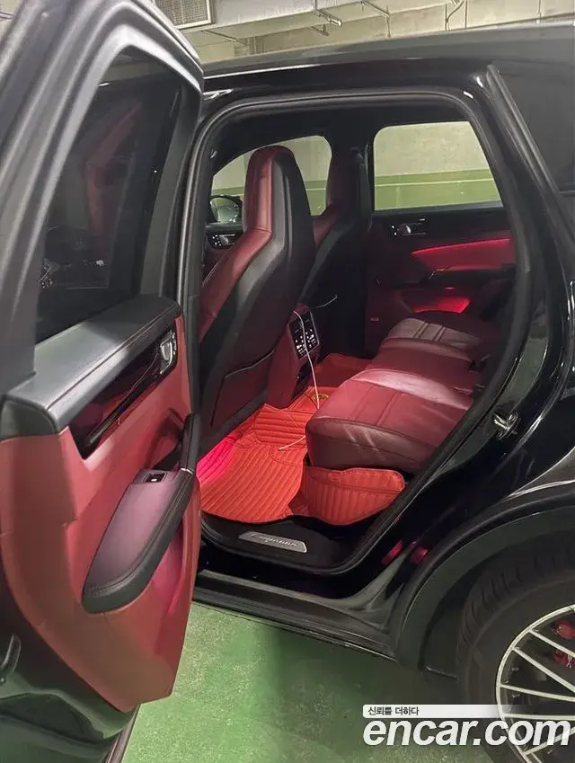 Porsche Cayenne 2019 — Photo 10/18