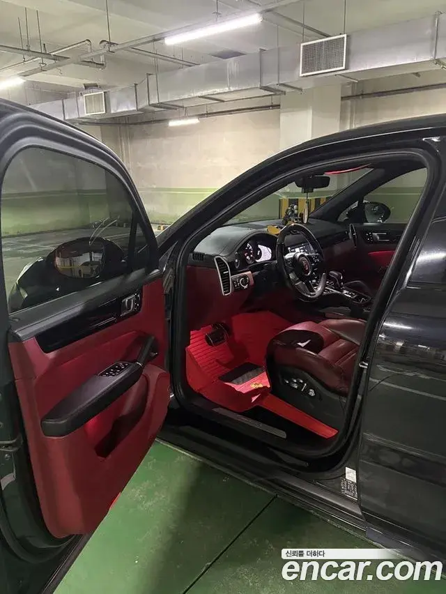 Porsche Cayenne 2019 — Photo 11/18