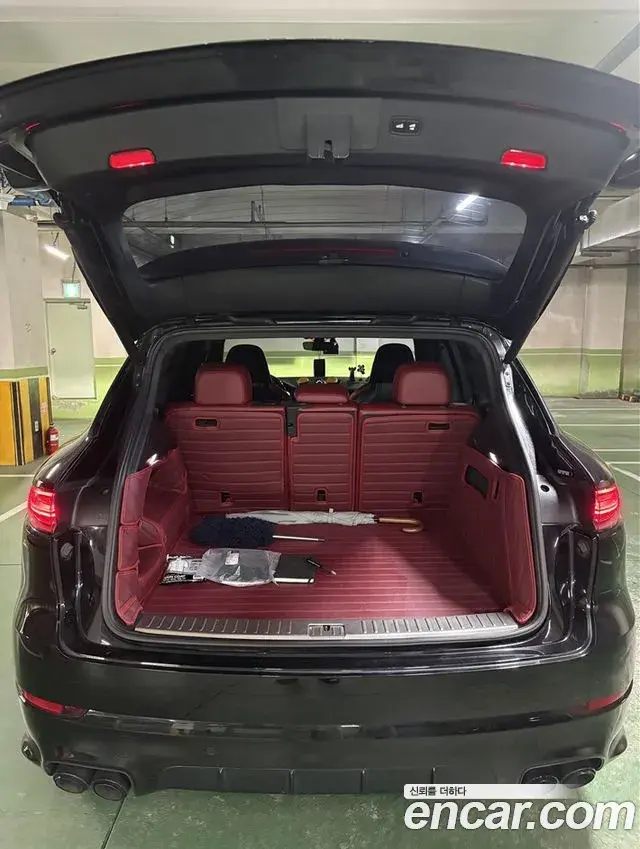 Porsche Cayenne 2019 — Photo 18/18