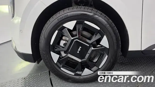 Kia Carnival 2024 — Şəkil 17/33