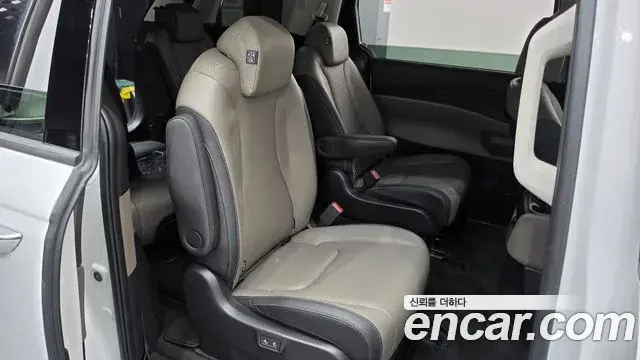 Kia Carnival 2024 — Şəkil 10/33