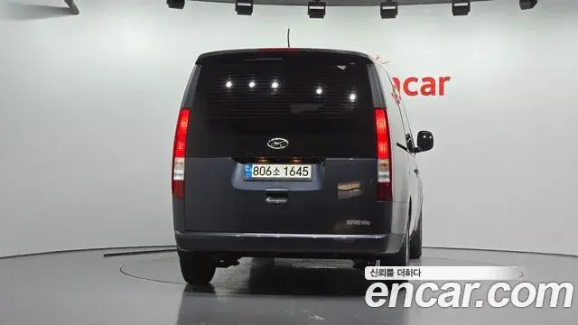 Hyundai Staria 2022 — Фото 3/20