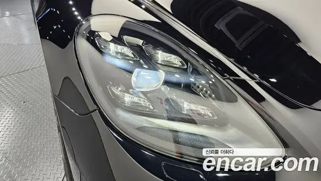Porsche Panamera 2018 — ფოტო 14/32