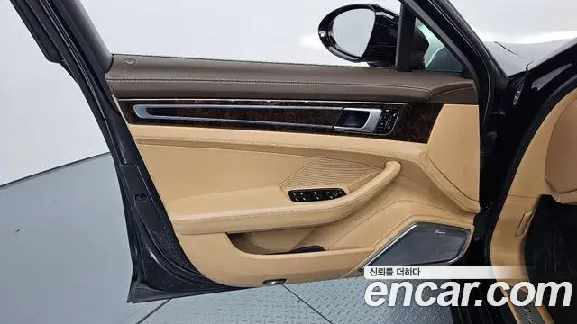 Porsche Panamera 2018 — ფოტო 7/32