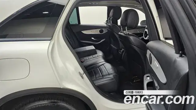 Mercedes-Benz GLC-Class 2018 — Photo 11/38