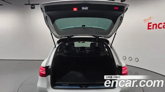 Mercedes-Benz GLC-Class 2018 — Photo 8/38