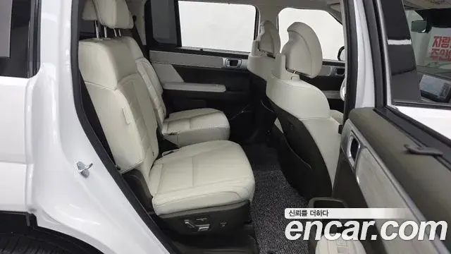 Hyundai Santa Fe 2023 — Şəkil 13/35