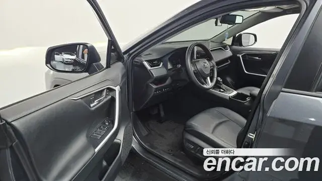 Toyota RAV4 2023 — Photo 23/34