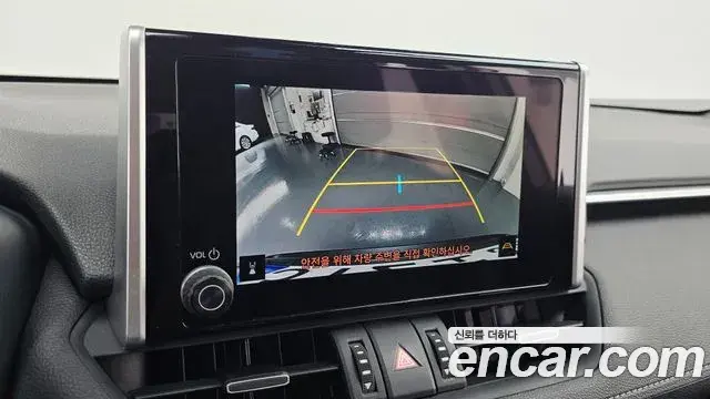 Toyota RAV4 2023 — Photo 7/34