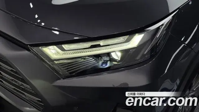 Toyota RAV4 2023 — Photo 28/34