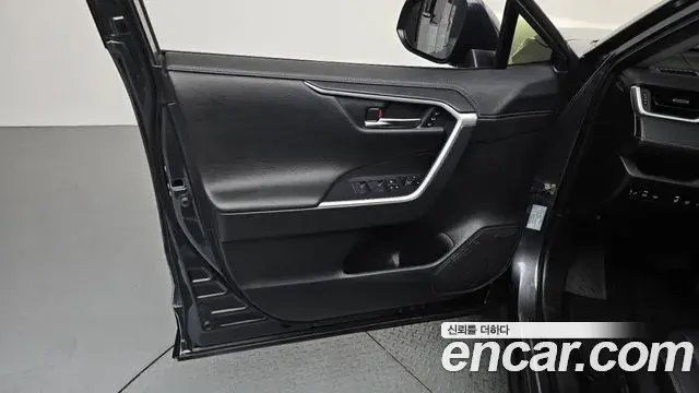 Toyota RAV4 2023 — Photo 21/34