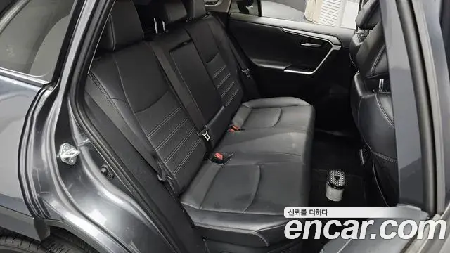Toyota RAV4 2023 — Photo 12/34