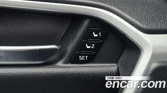 Toyota RAV4 2023 — Photo 19/34