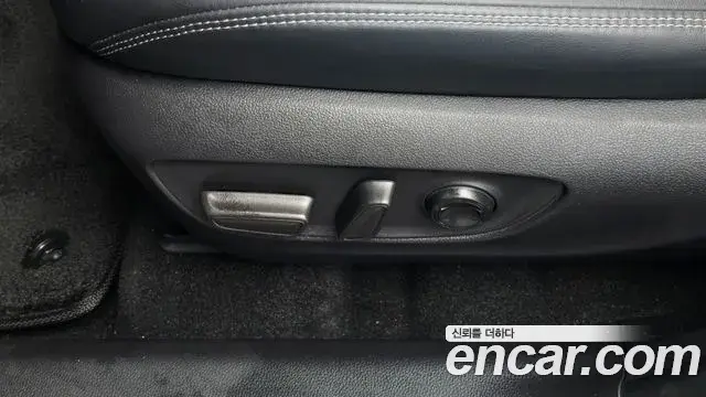 Toyota RAV4 2023 — Photo 30/34