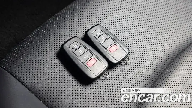 Toyota RAV4 2023 — Photo 18/34