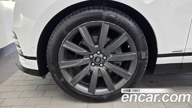 Land Rover Range Rover Velar 2019 — Şəkil 10/37