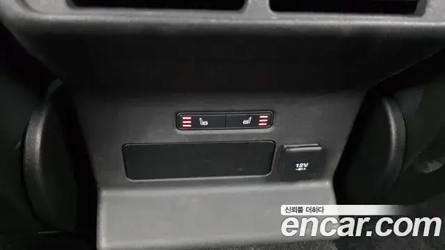Land Rover Range Rover Velar 2019 — Şəkil 18/37